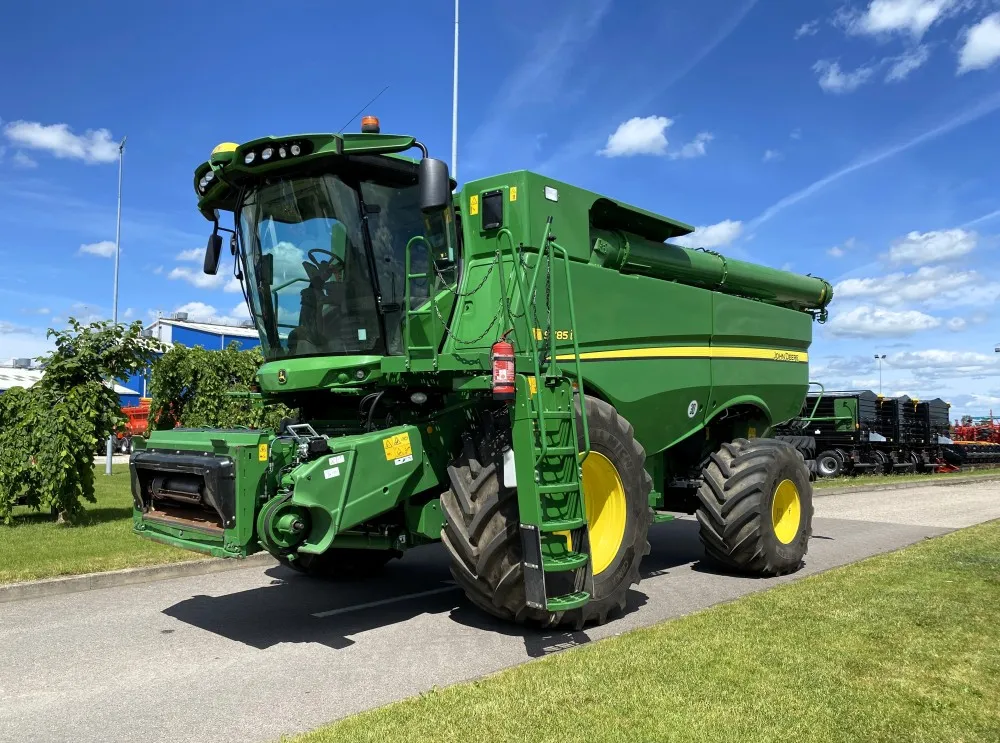 2017 John Deere S785