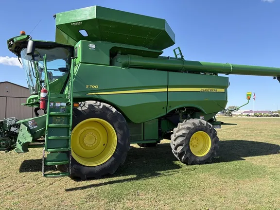 2019 John Deere S790