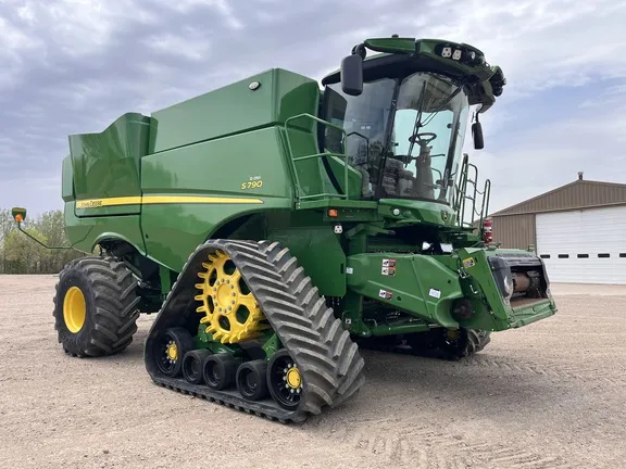 2024 John Deere S790