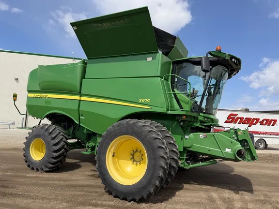 2013 John Deere S670