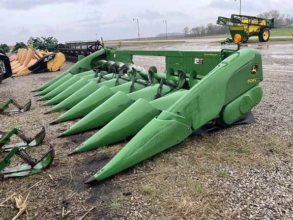 2011 John Deere 608C