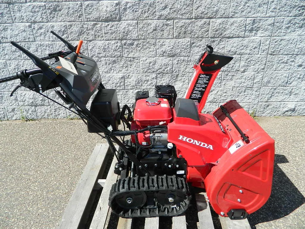 Honda Power Equipment HSS724AATD 7hp 24" Track Drive Electric Start