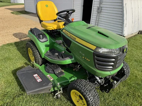 2024 John Deere X739