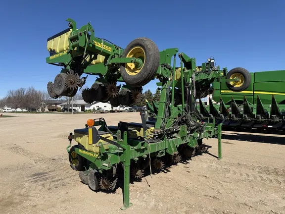 2005 John Deere 1720