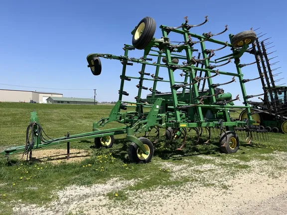 2003 John Deere 2200