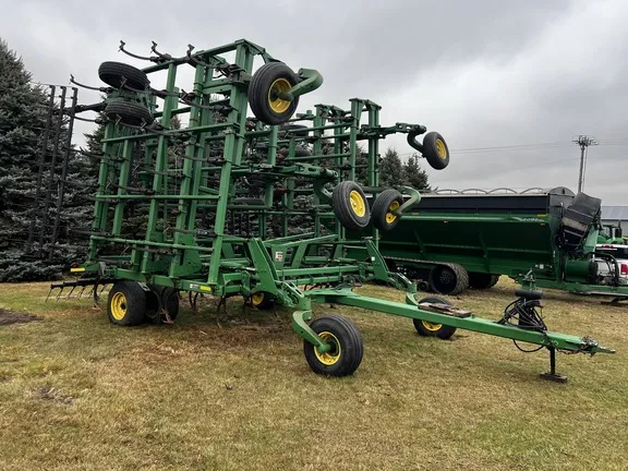 2004 John Deere 2210