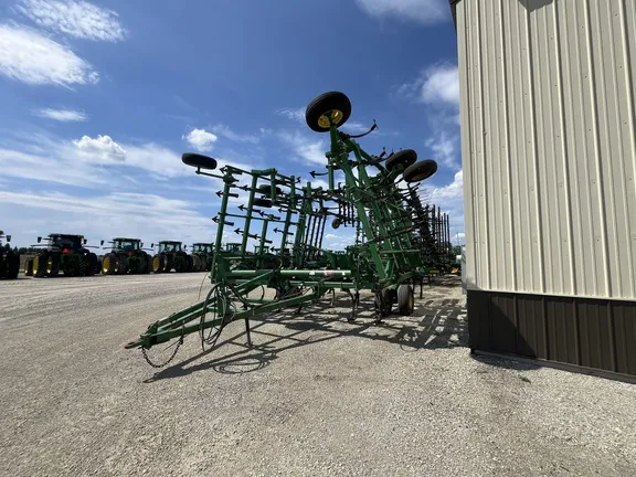 2004 John Deere 2210