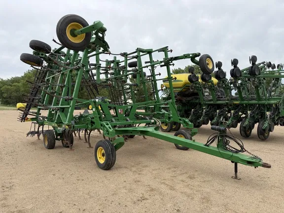 2011 John Deere 2210
