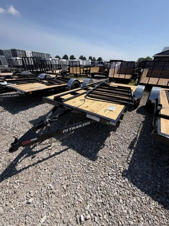 2027 PJ Trailers U7141