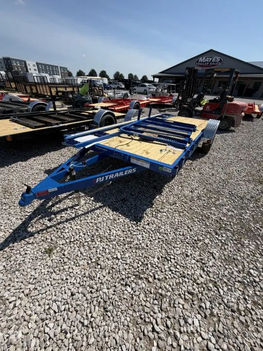 2027 PJ Trailers U7141