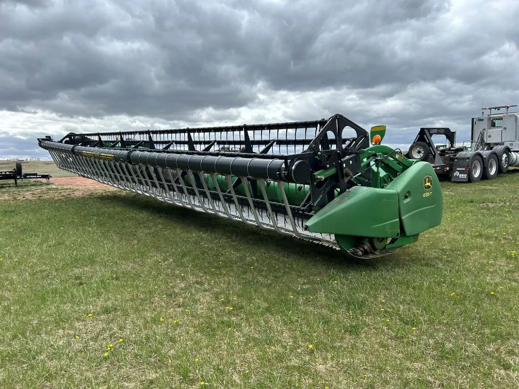 2011 John Deere 635F