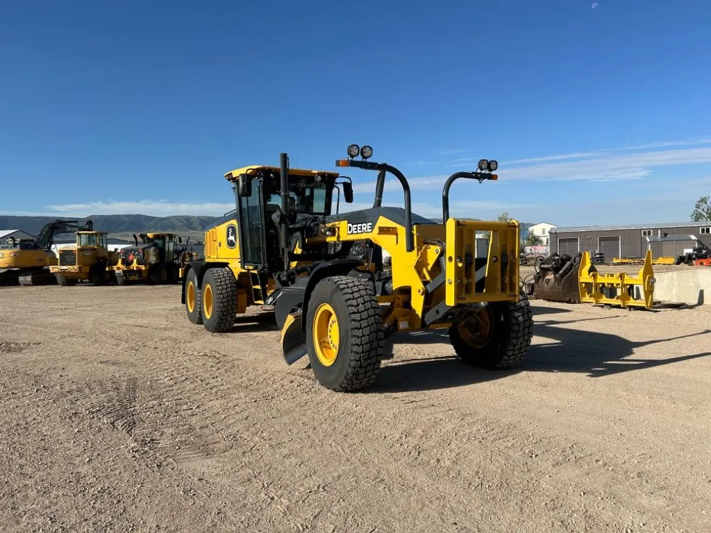2022 John Deere 772G