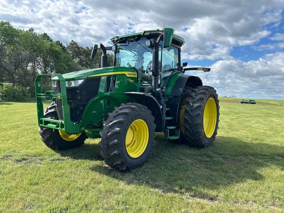 2023 John Deere 7R 210