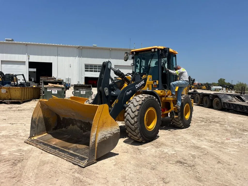 2024 John Deere 524P