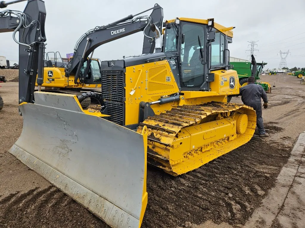 2024 John Deere 750L