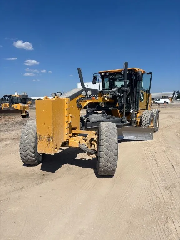 2024 John Deere 772G