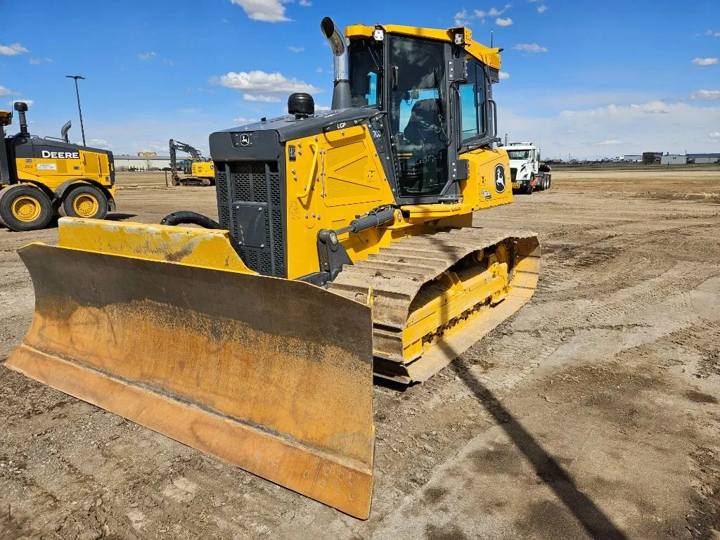 2025 John Deere 700P