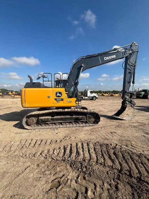 2023 John Deere 200G