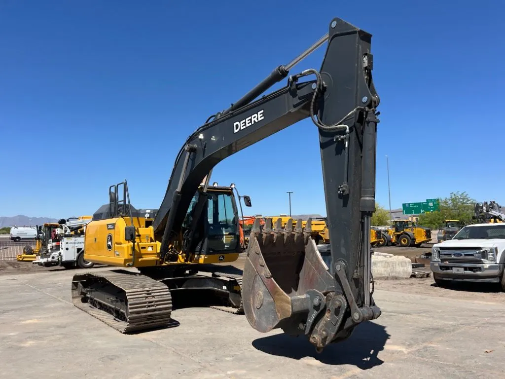 2022 John Deere 210GLC