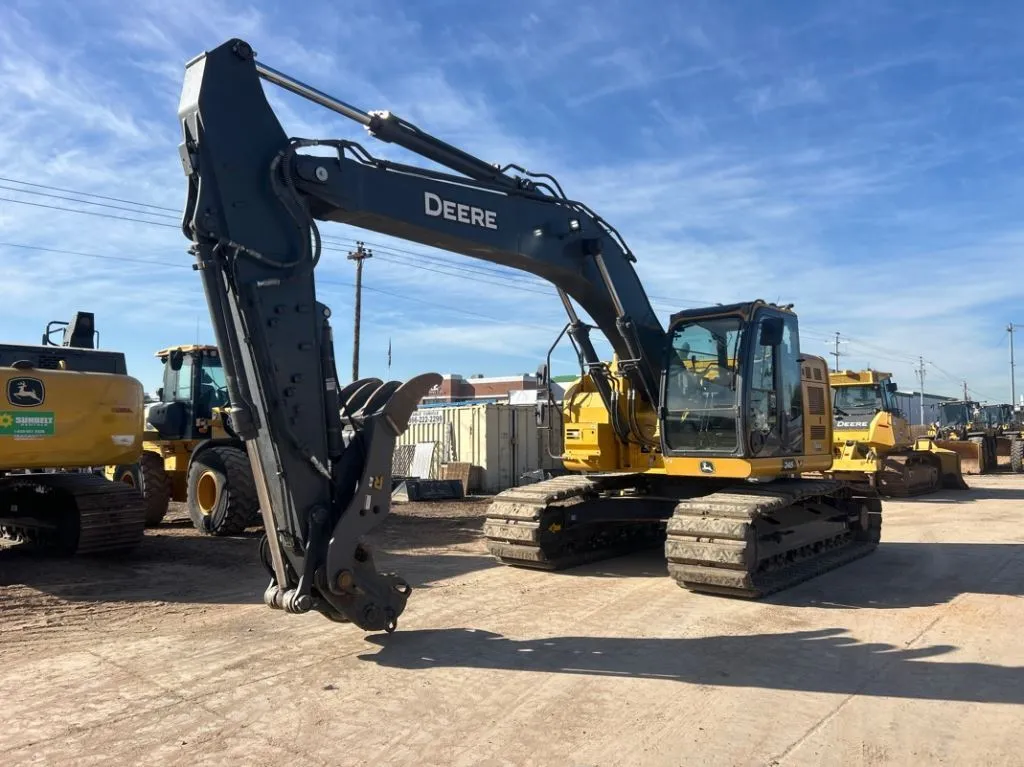 2023 John Deere 245P