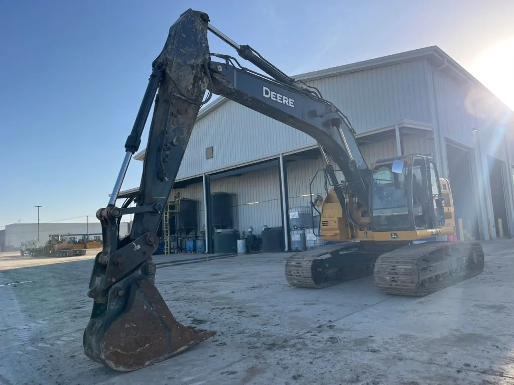 2024 John Deere 245P