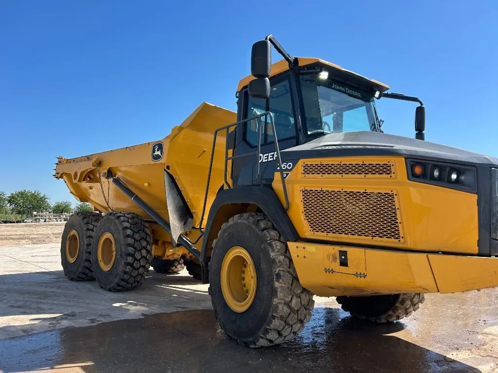 2023 John Deere 260P