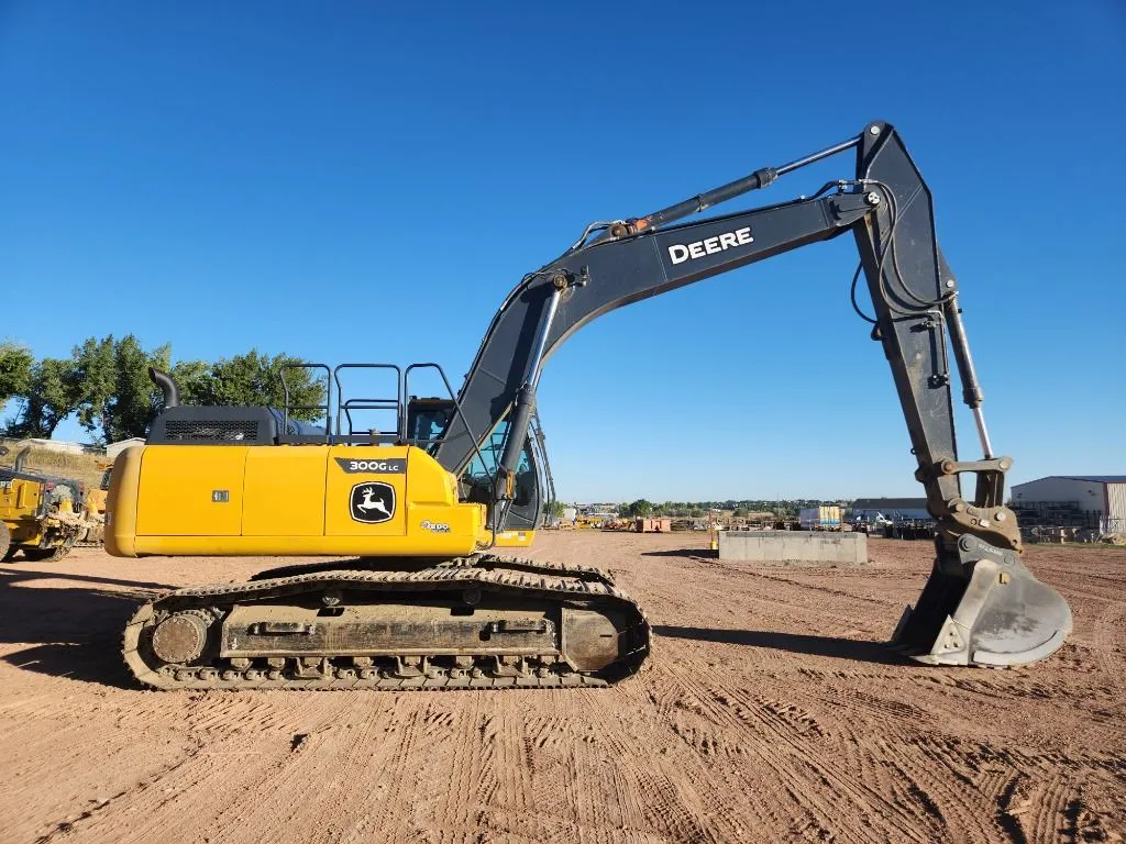 2023 John Deere 300GLC