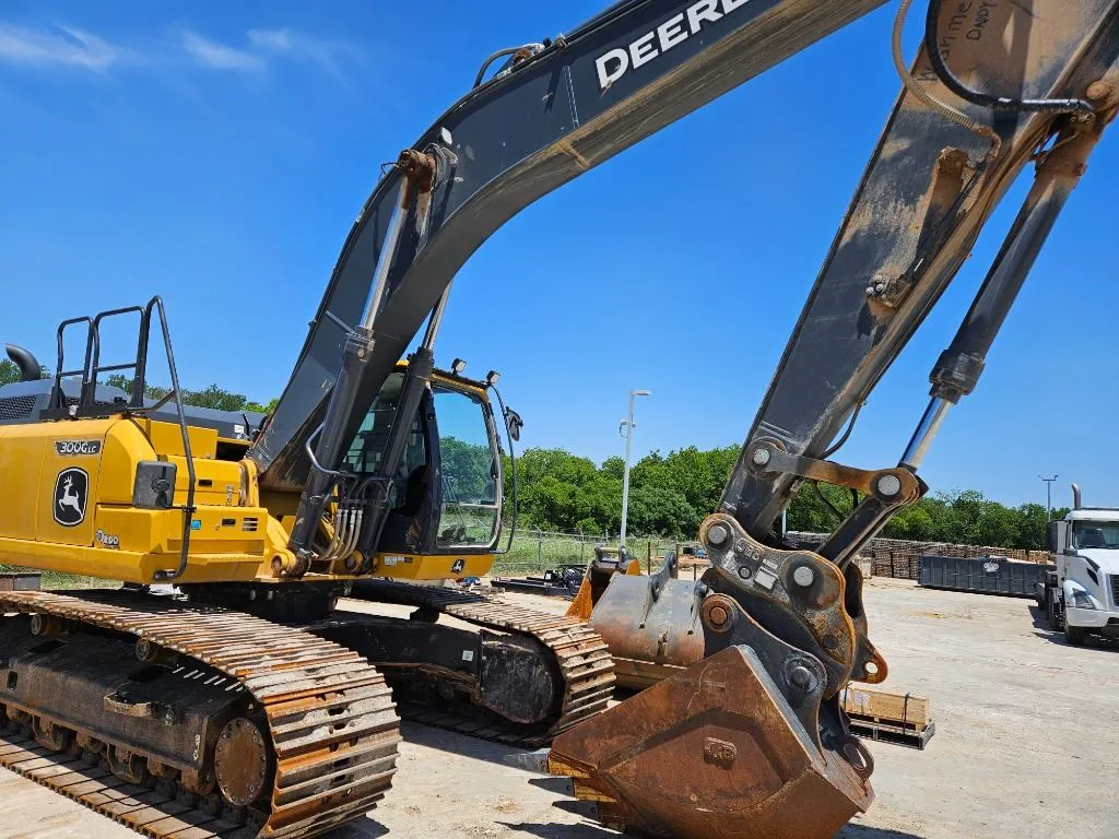2022 John Deere 300GLC
