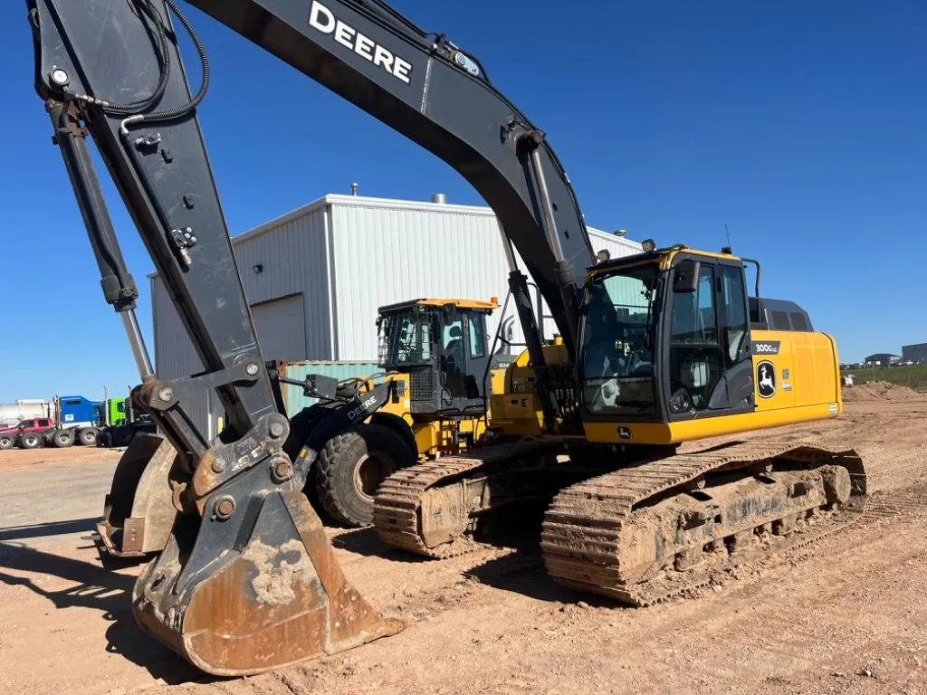 2022 John Deere 300GLC