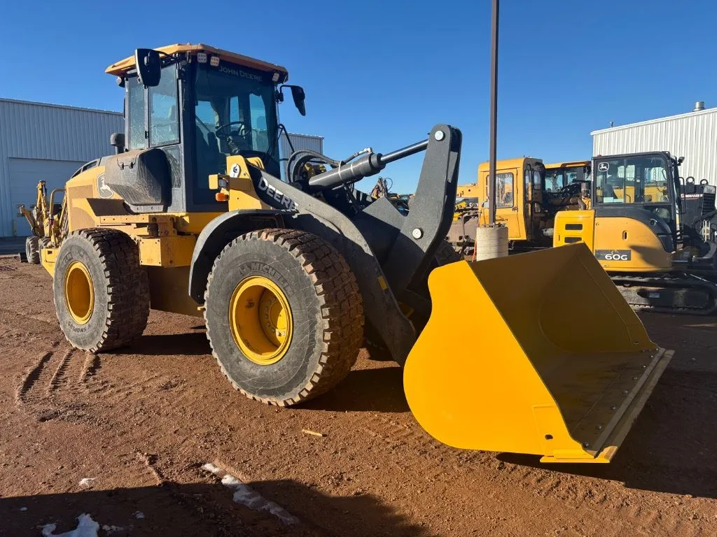 2022 John Deere 544P