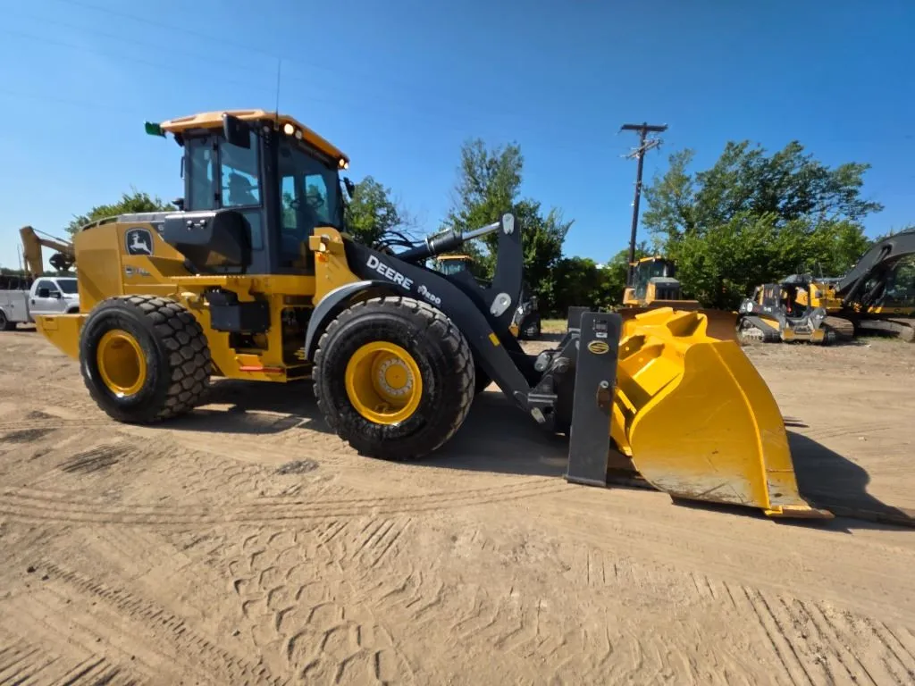 2023 John Deere 624P