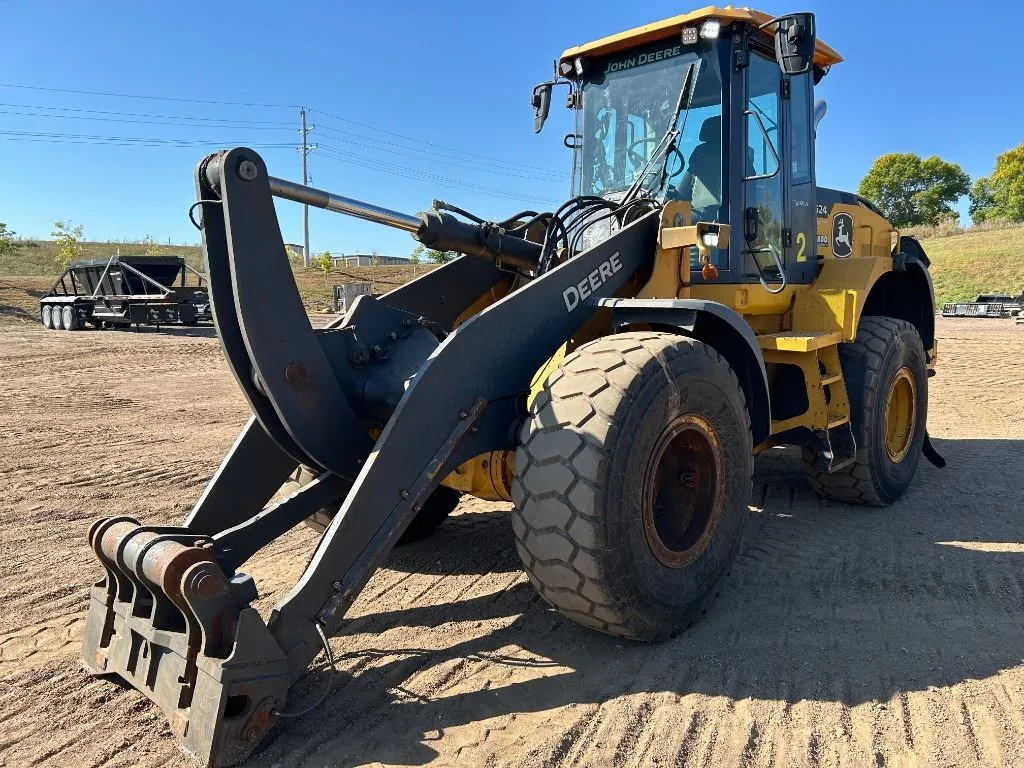 2022 John Deere 624P