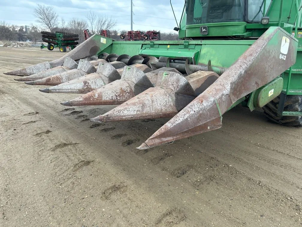 John Deere 643