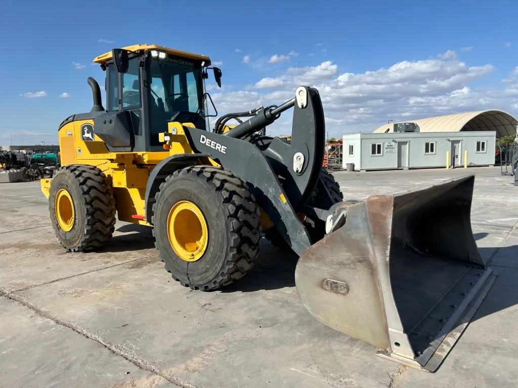 2023 John Deere 644P