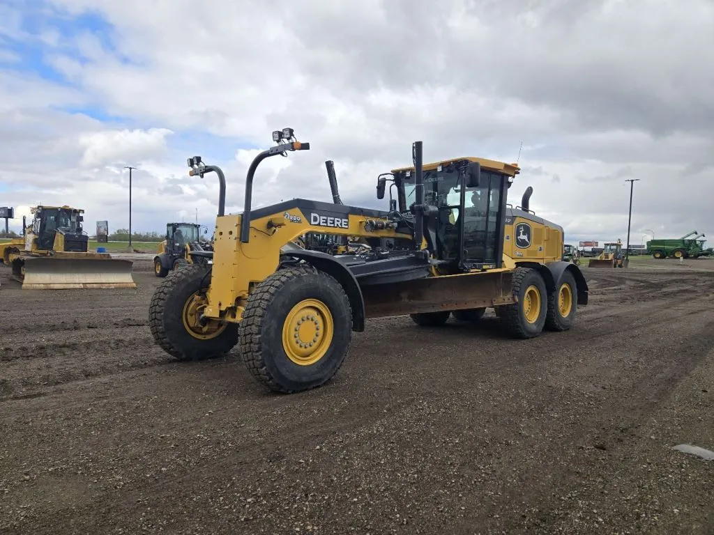 2023 John Deere 672G