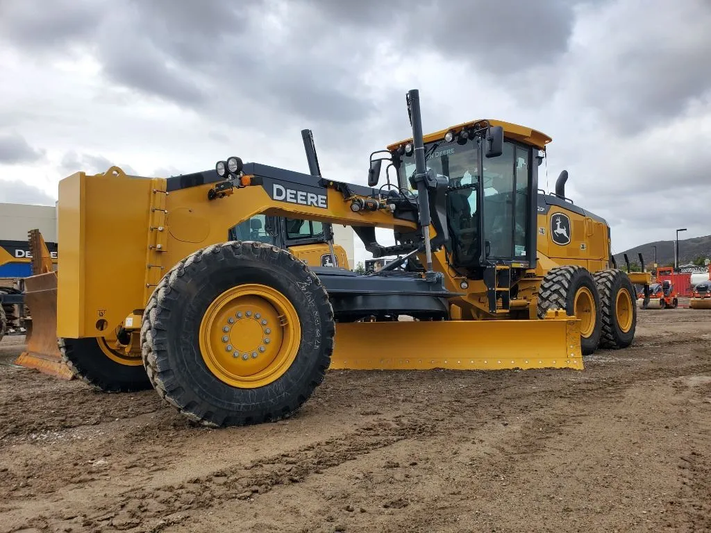 2023 John Deere 672G