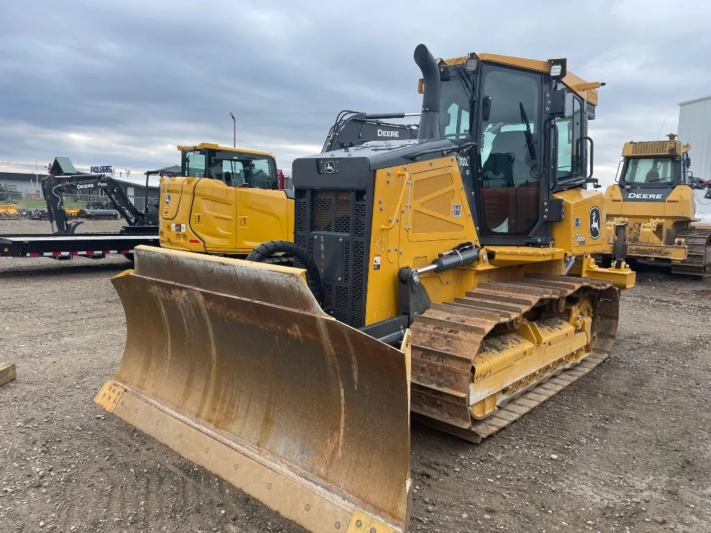 2023 John Deere 700L