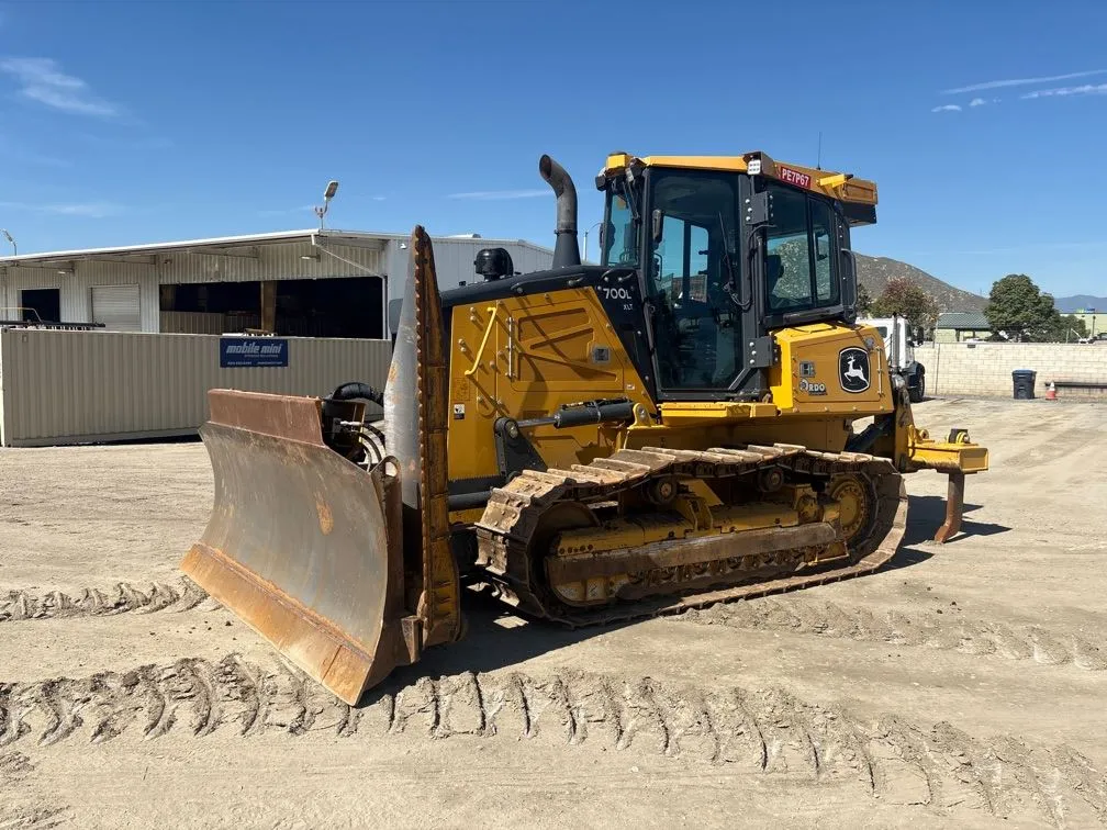 2021 John Deere 700L