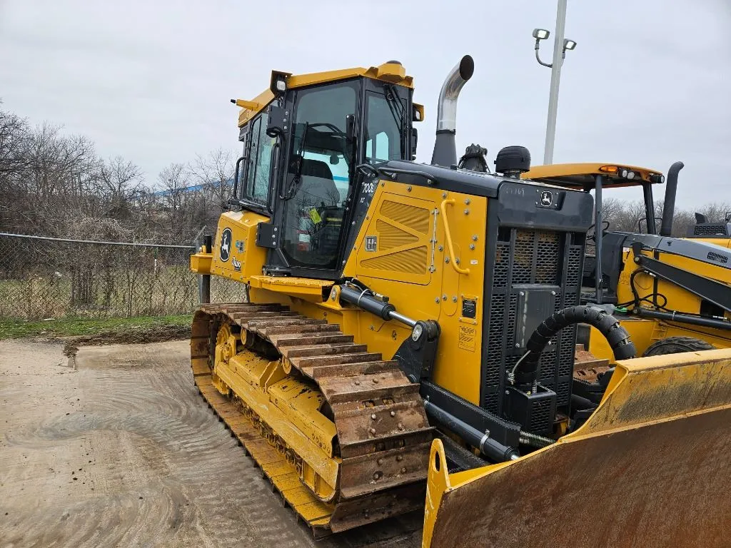 2023 John Deere 700L
