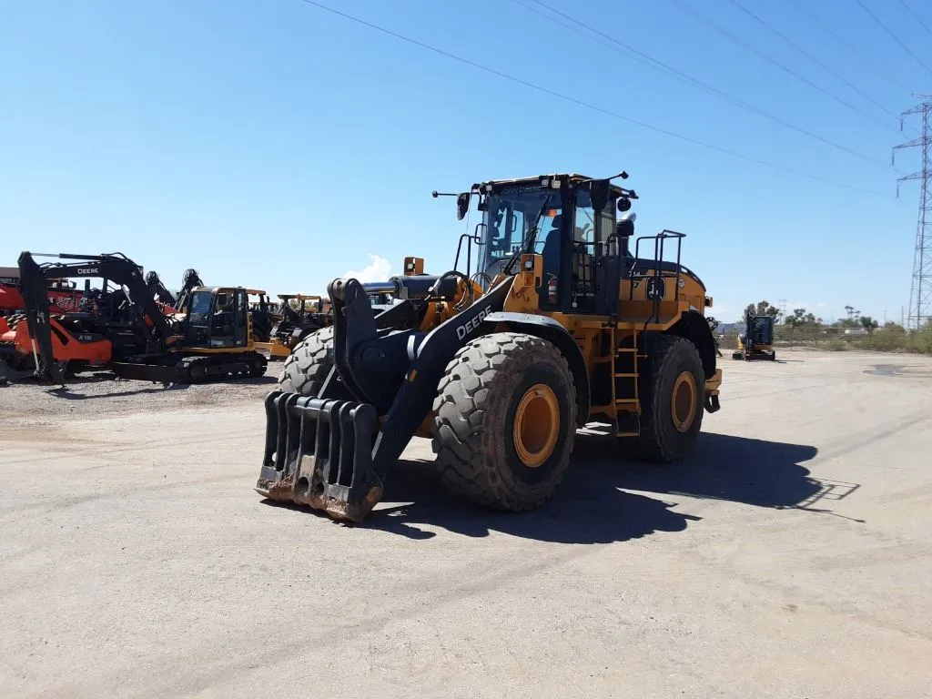 2023 John Deere 744P