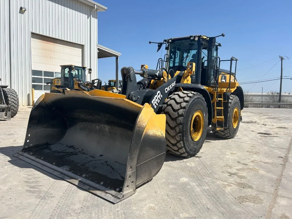 2024 John Deere 744P
