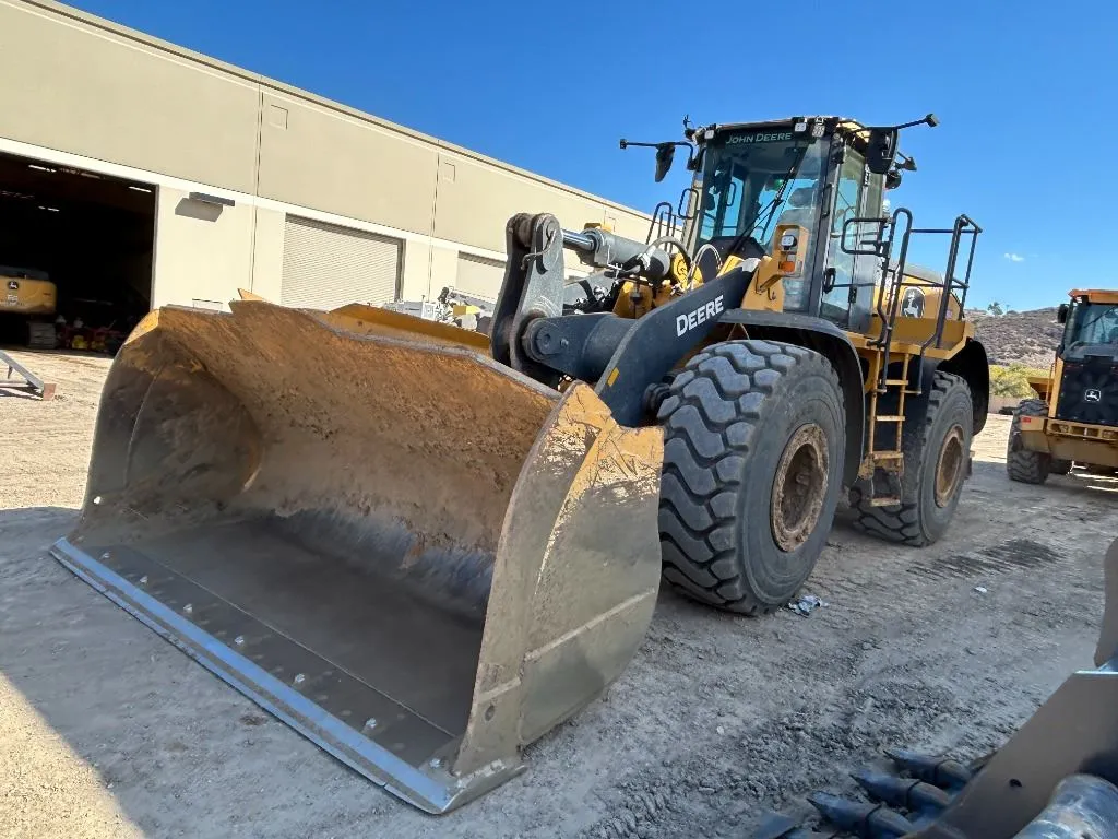 2023 John Deere 744P