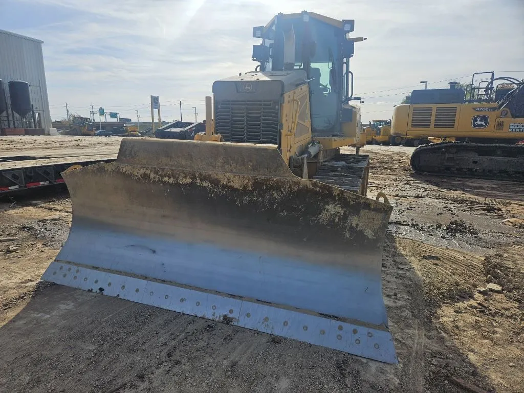 2023 John Deere 750L