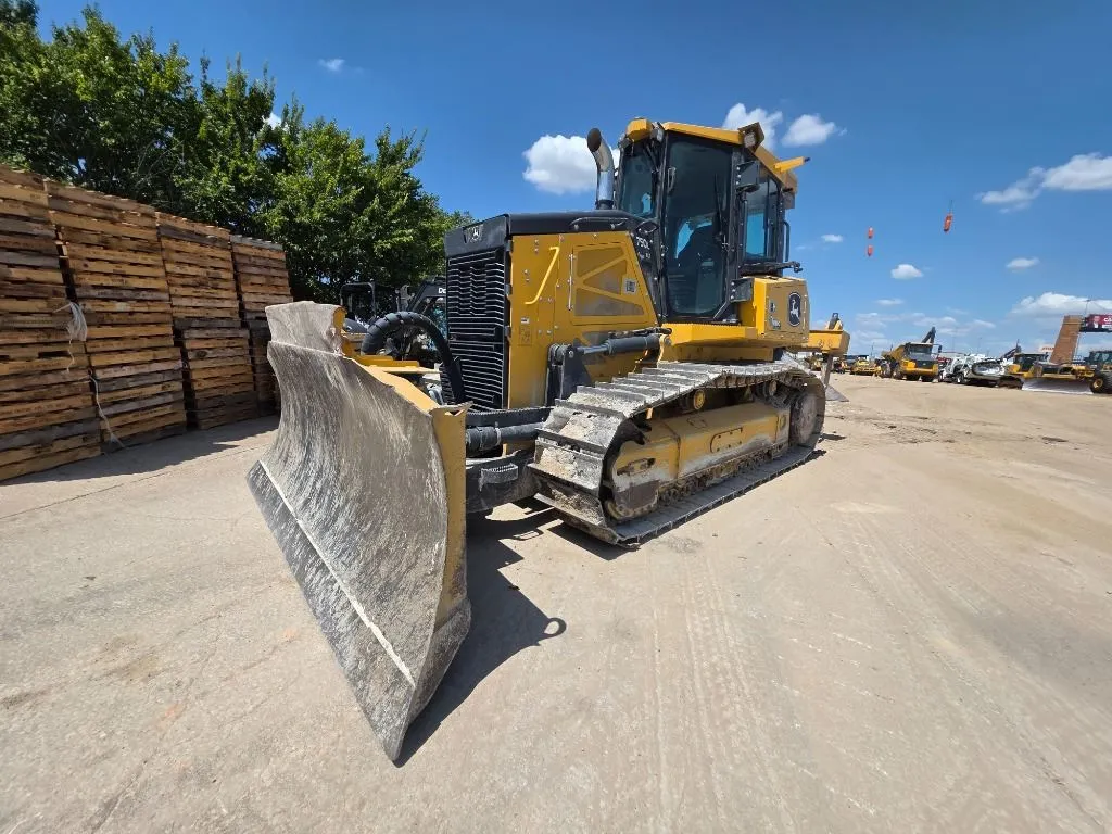 2023 John Deere 750L