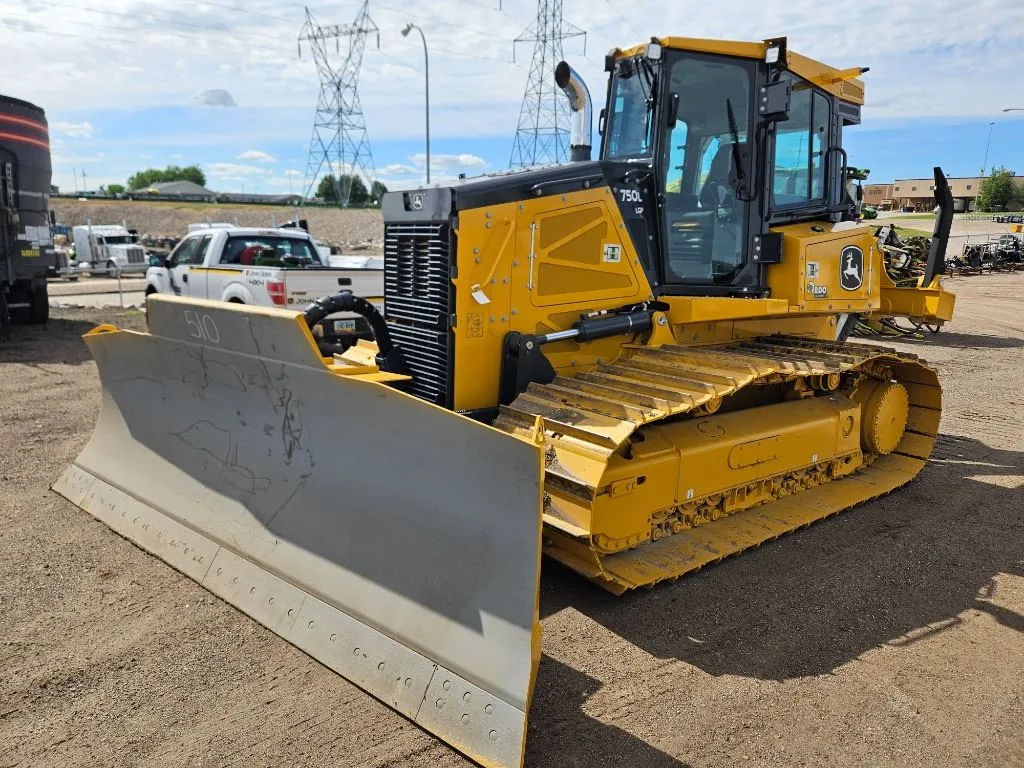 2024 John Deere 750L
