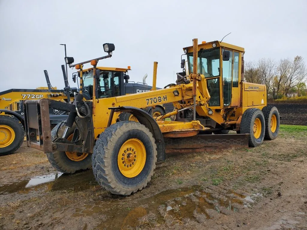 1991 John Deere 770BH