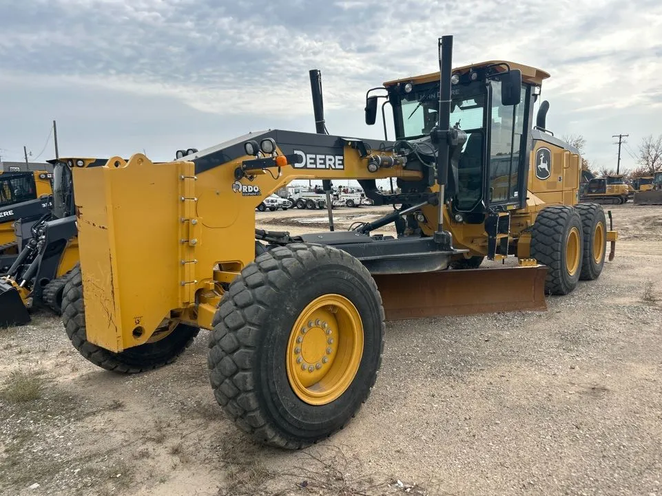 2023 John Deere 772G