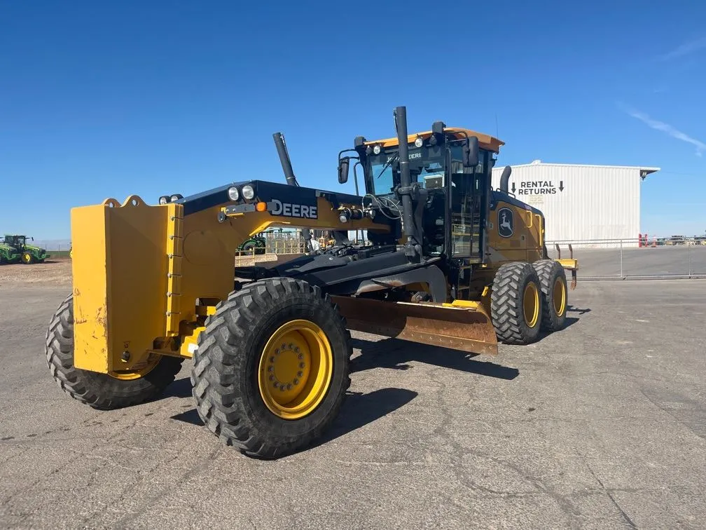 2024 John Deere 772G