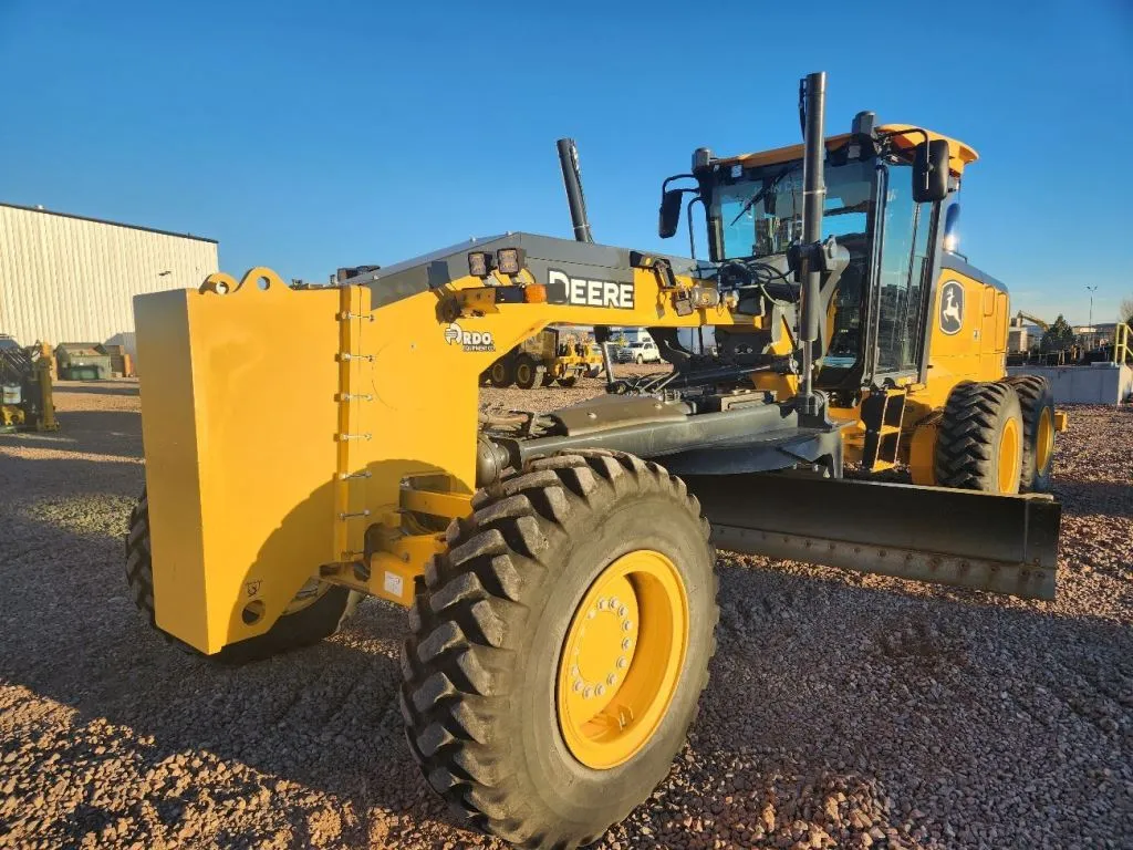 2024 John Deere 772G