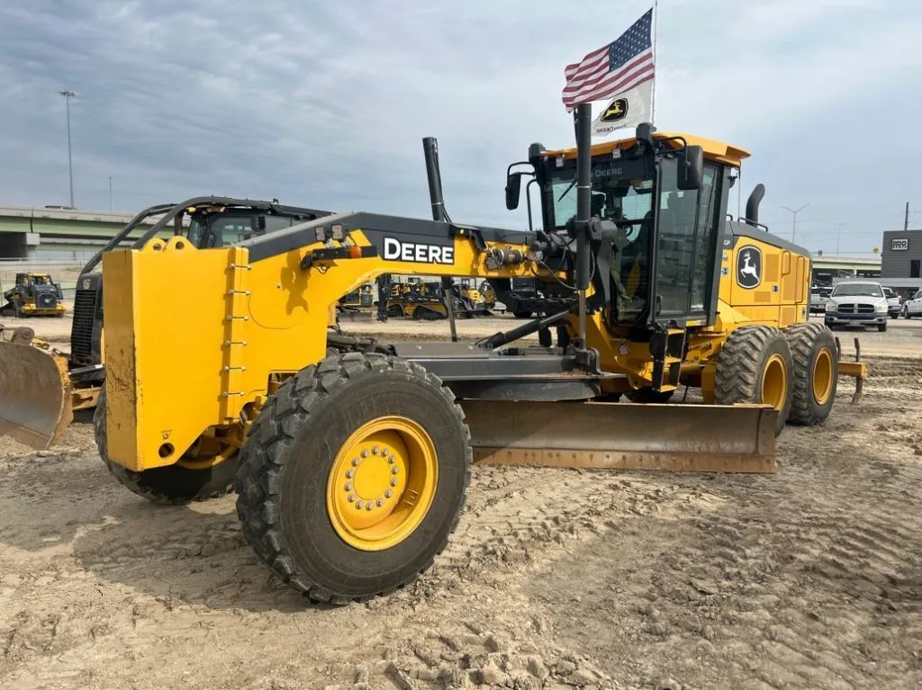 2024 John Deere 772G